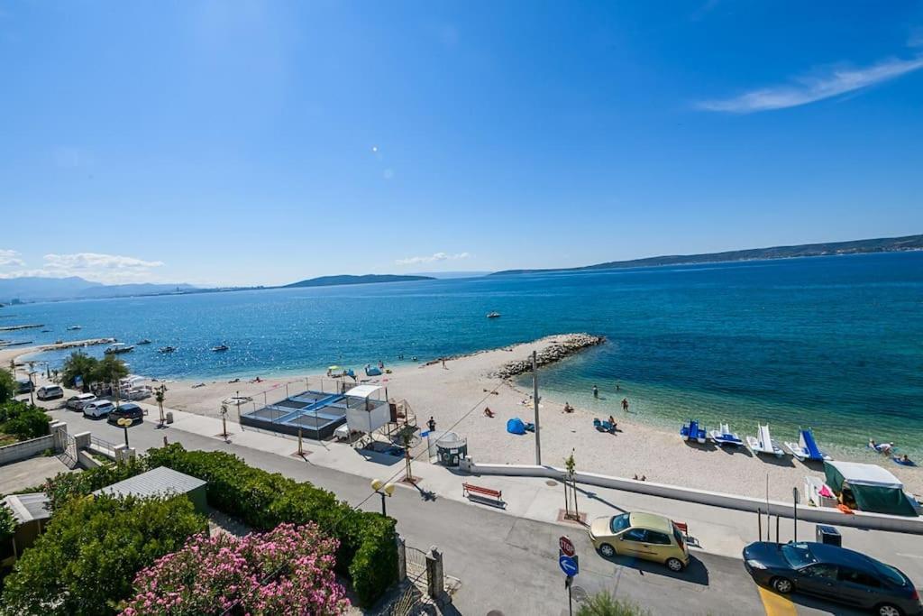 Stunning Beachfront Apartment With Roof Terrace Kastela Exterior photo