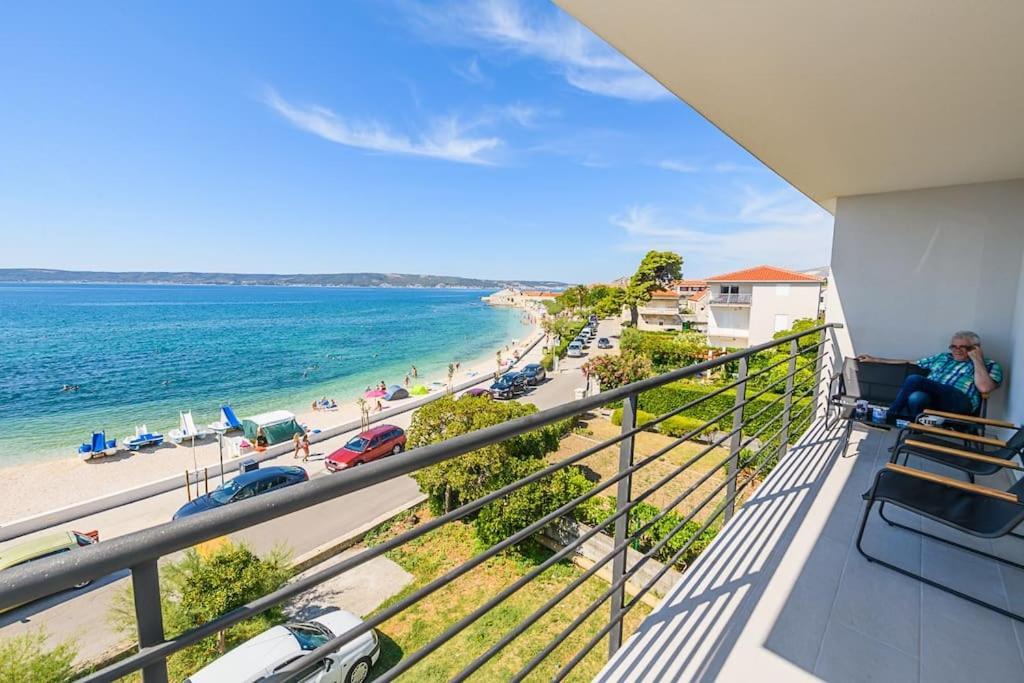 Stunning Beachfront Apartment With Roof Terrace Kastela Exterior photo